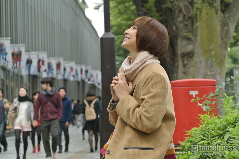 篠田麻里子／新CM「手のひら年賀状」編