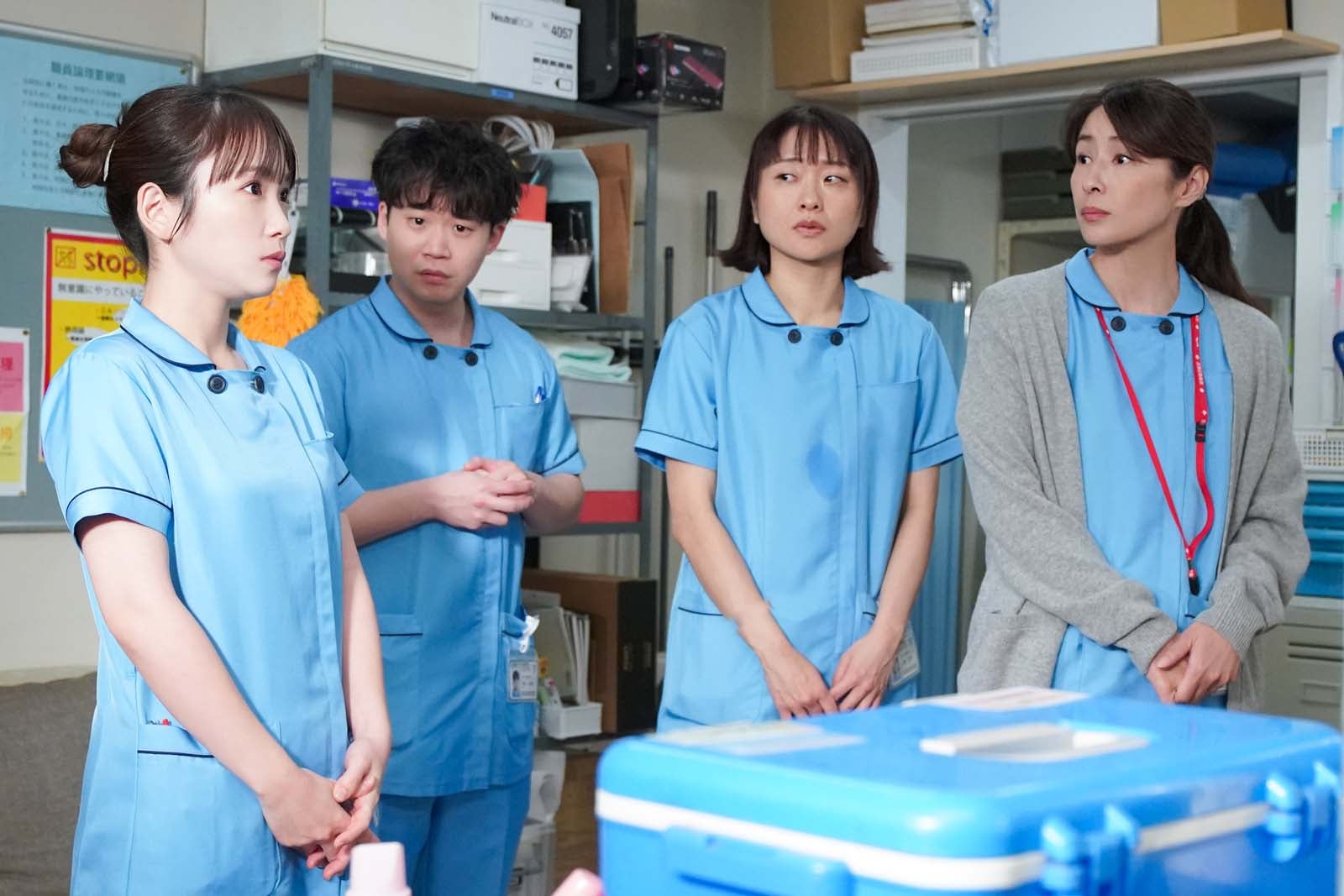 （左から）川栄李奈、矢本悠馬、吉住、⽔野美紀「となりのナースエイド」第4話より（C）日本テレビ