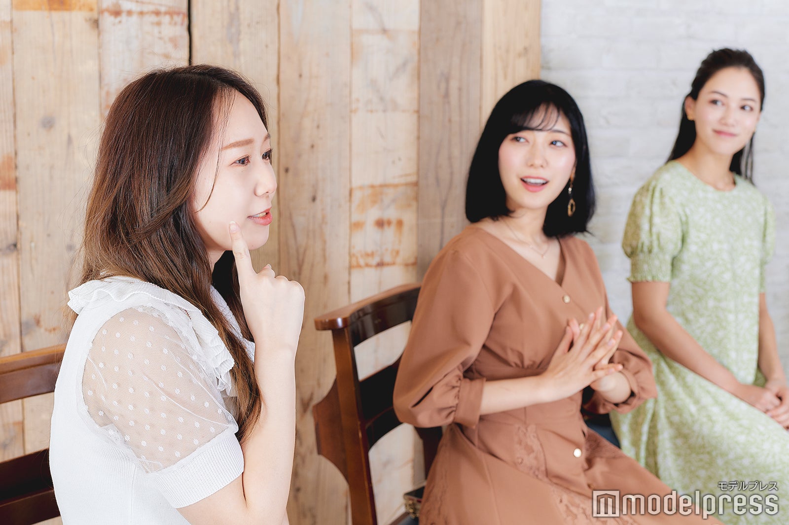 （左から）泉侑里さん、エイミーさん、石井里奈さん（C）モデルプレス