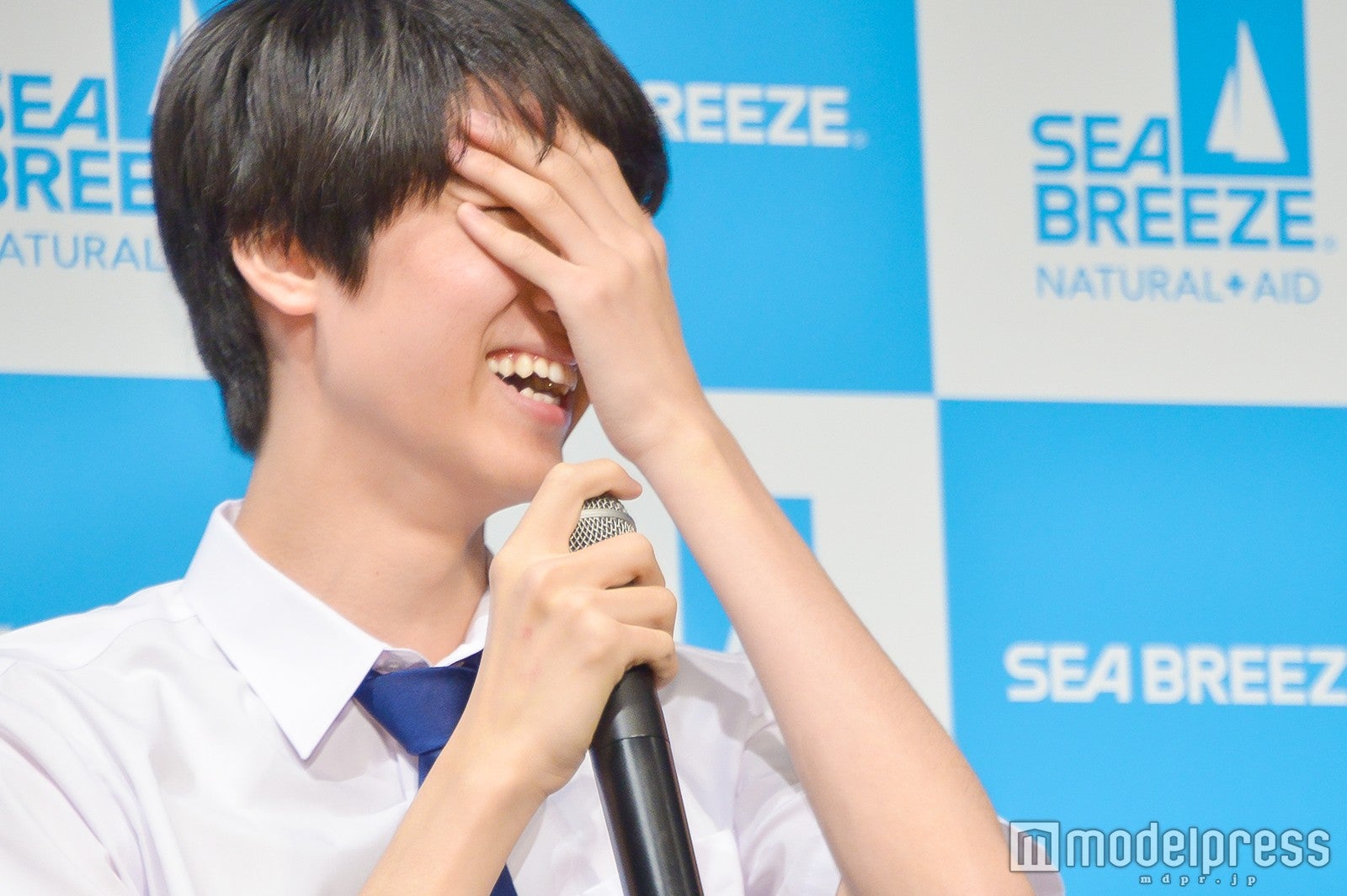 やっぱ照れますよね （C）モデルプレス