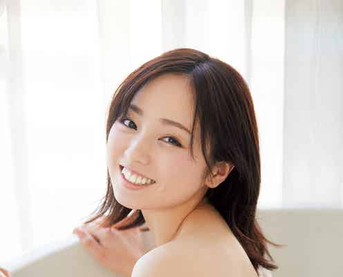 今泉佑唯、美背中ちらり 新たな表情で魅せる