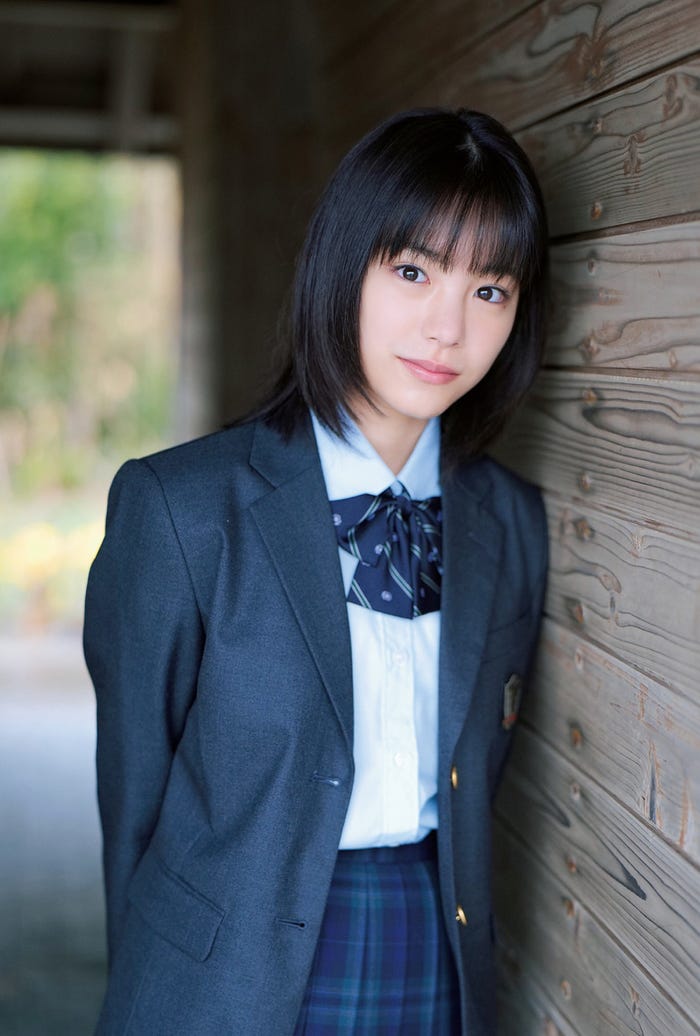 當真あみ/「B.L.T.graduation2022中学卒業」セブンネットショッピング購入特典ポストカード (画像提供:東京ニュース通信社)