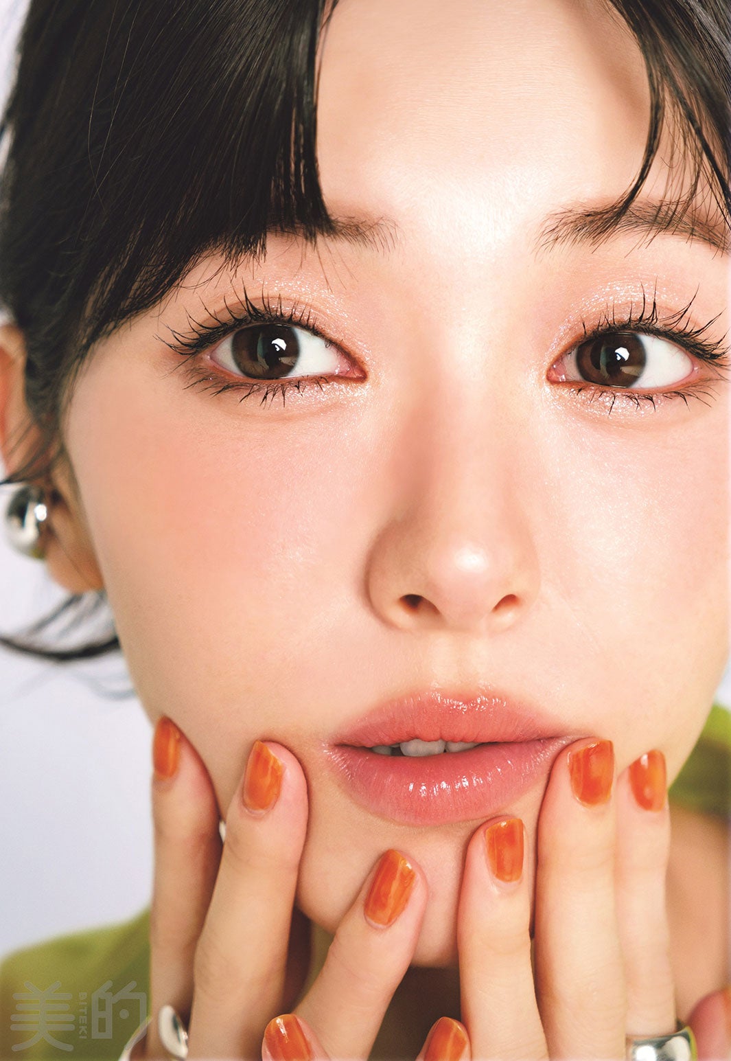 浜辺美波「美的」2つの表紙で対照的なルック披露「ほどなく、お別れです」経て感じた“不思議な感情”