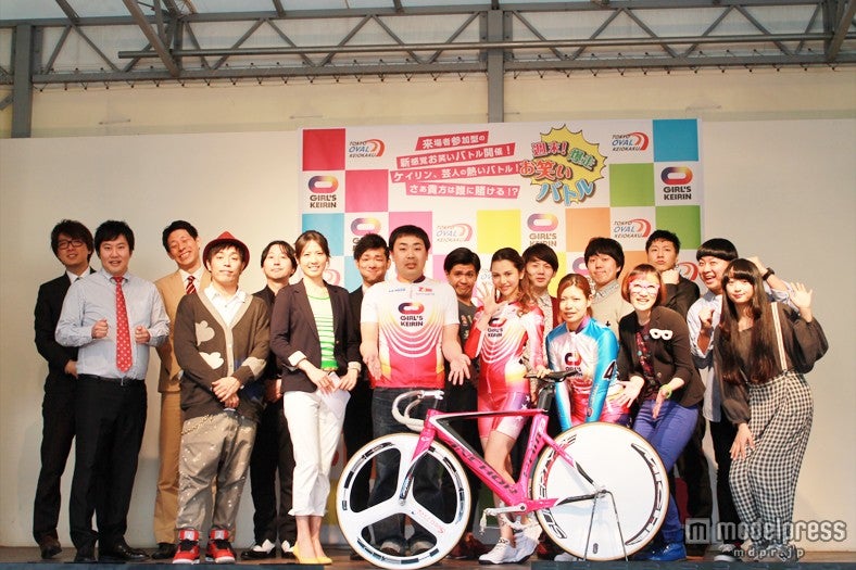 写真中央左から：岩尾望、水沢アリー、石井寛子選手