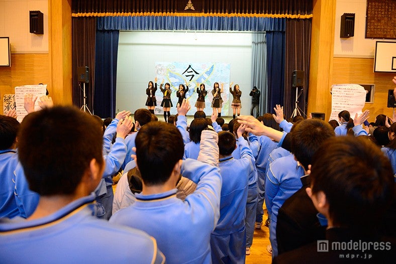 「『誰かのために』プロジェクト」／2013年（C）AKS