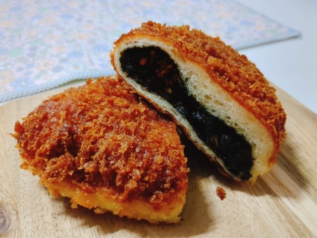 【滋賀・大阪/黒カレーパンの競演!】地元愛あふれる2大・黒カレーパン。好みはどちら?【anna・関西まとめ】