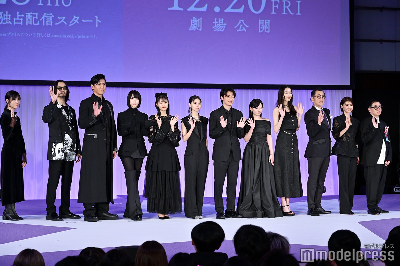 （左から）松本花奈監督、金子ノブアキ、要潤、あの、原菜乃華、齋藤飛鳥、櫻井海音、齊藤なぎさ、茅島みずき、吉田鋼太郎、倉科カナ、スミス監督（C）モデルプレス