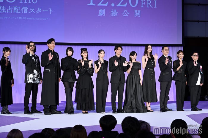 (左から)松本花奈監督、金子ノブアキ、要潤、あの、原菜乃華、齋藤飛鳥、櫻井海音、齊藤なぎさ、茅島みずき、吉田鋼太郎、倉科カナ、スミス監督(C)モデルプレス