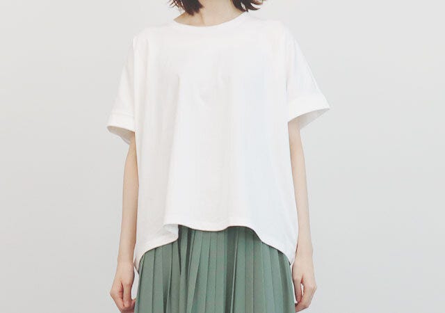 ユニクロ　トップス　半袖　Tシャツ