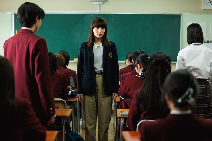 広瀬アリス「なんで私が神説教」第2話(C)日本テレビ