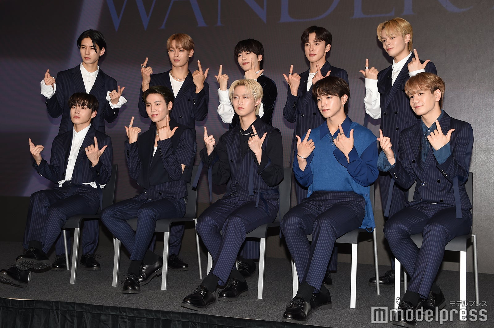 （後列）佐藤景瑚、與那城奨、木全翔也、河野純喜、鶴房汐恩（前列）川西拓実、川尻蓮、白岩瑠姫、大平祥生、豆原一成 （C）モデルプレス