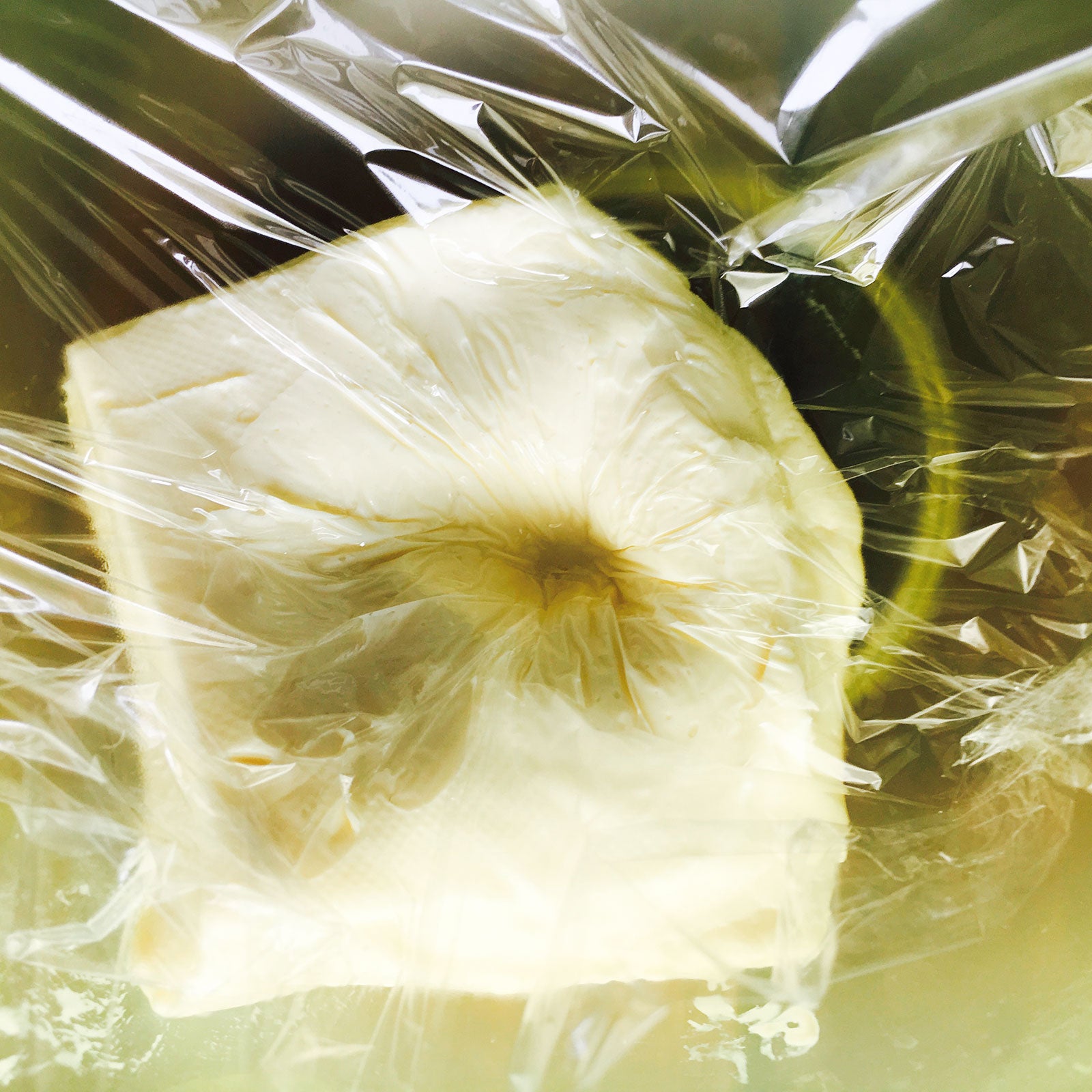 手順2：クリームチーズを加熱／画像提供：柏原歩