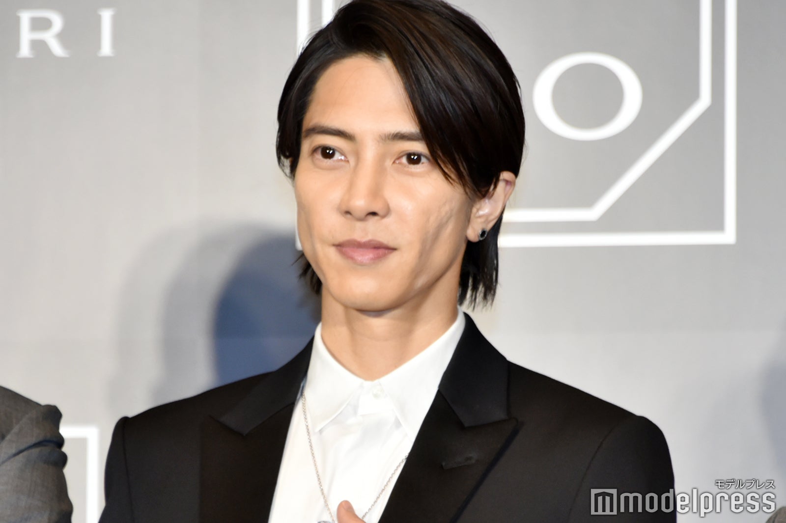 山下智久、NEWS20周年ライブへ 現メンバーとの集合ショットに号泣の