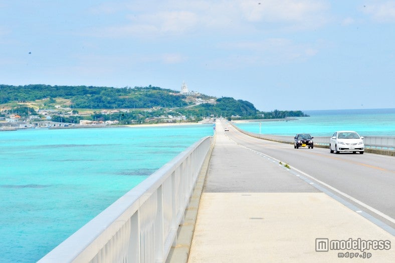 沖縄県の古宇利大橋からの景色（C）モデルプレス