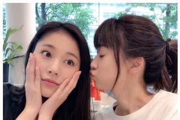 水沢エレナ 美人姉 ヨンアに再会 仲良しキスショットが可愛い モデルプレス 水沢エレナ 美人姉 ヨンアに再会 仲良しキスショットが可愛い モデルプレス