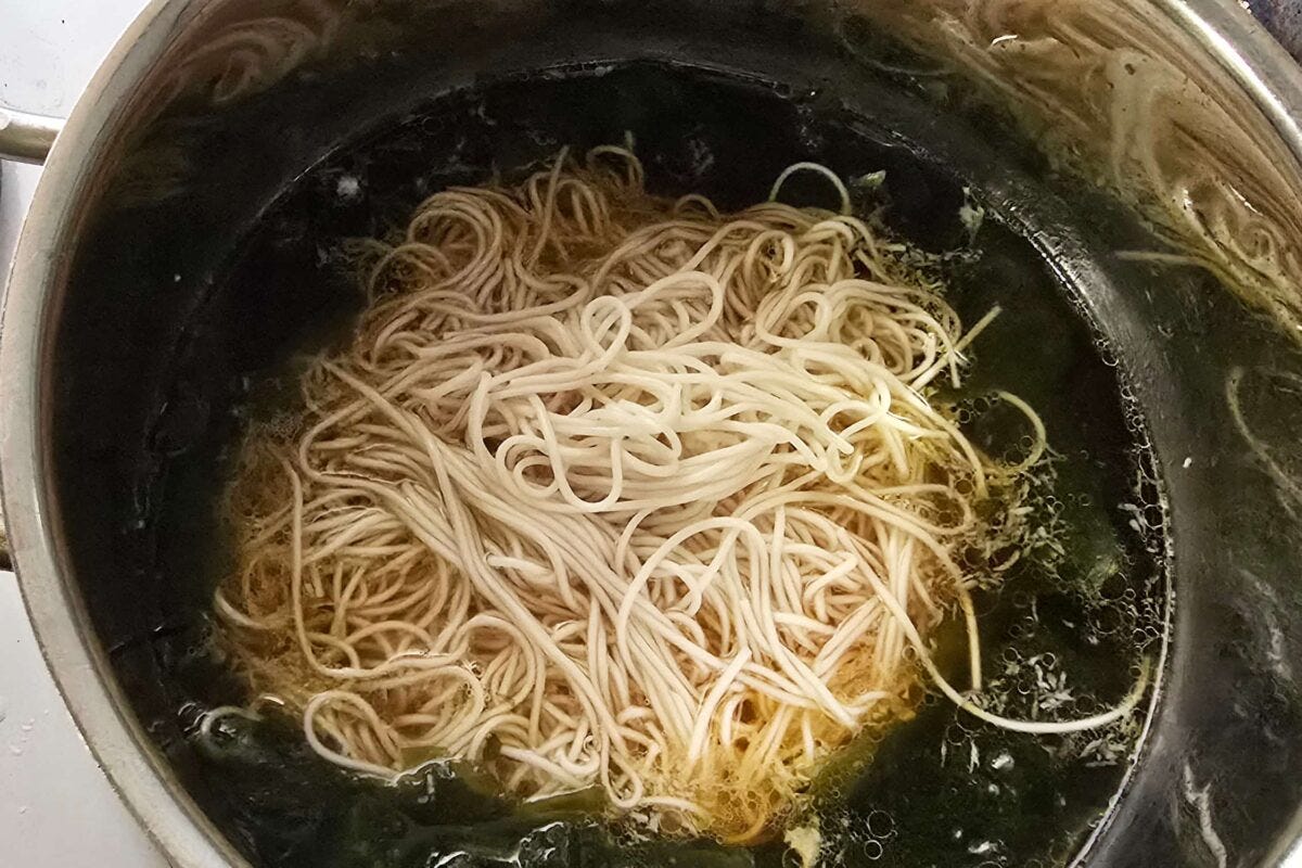わかめにゅうめん・そうめん投入
