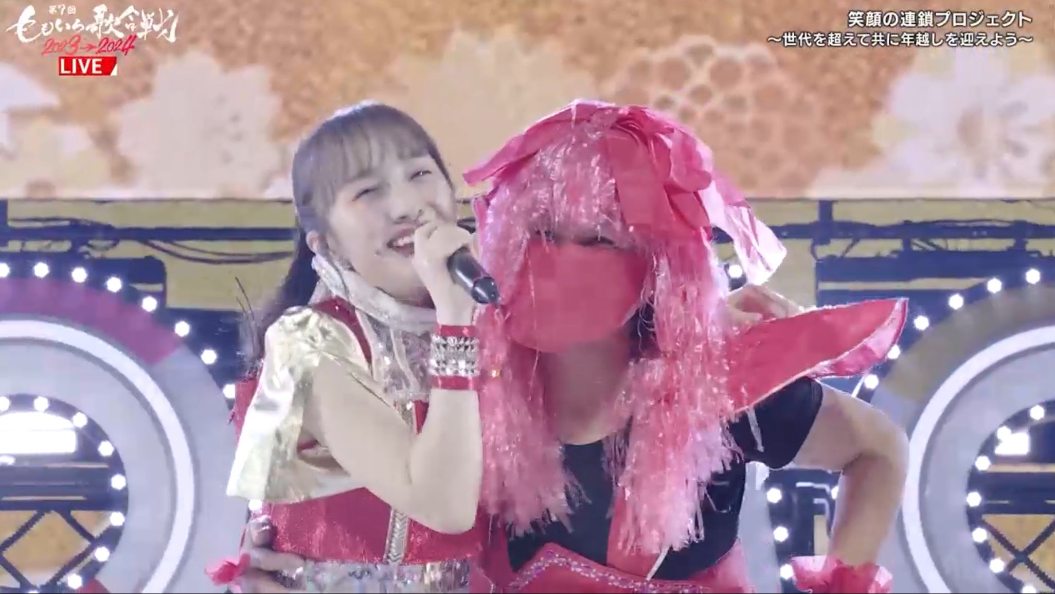 平均年齢61歳「クロおばあZ」本家・ももクロと夢の共演 百田夏菜子も絶賛「涙するお客さんも発見しました」＜ももいろ歌合戦＞