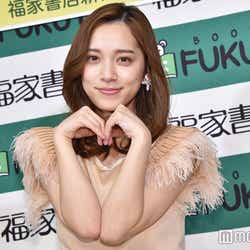 モデルプレス - 新インスタ映え?都丸紗也華、腕ブラ“はぁとまるポーズ”「流行らせたい」