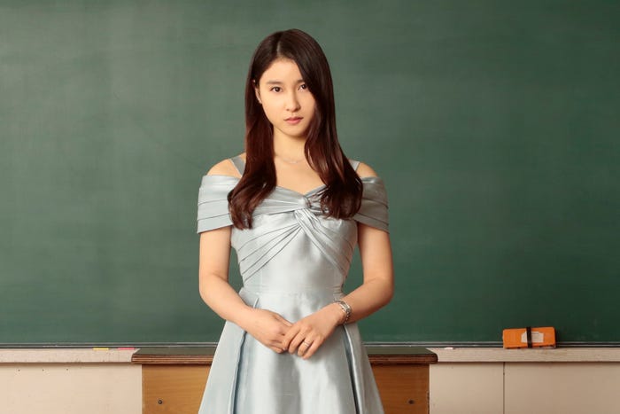 土屋太鳳 (C)2021 『哀愁しんでれら』製作委員会