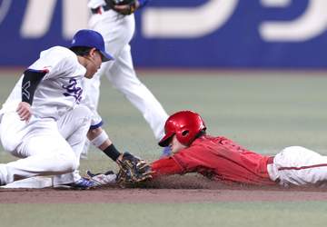 広島・辰見鴻之介が日本タイ記録 代走で25盗塁 79年の近鉄・藤瀬の日本記録に並ぶ 一度はアウト判定もリプレー検証で覆る