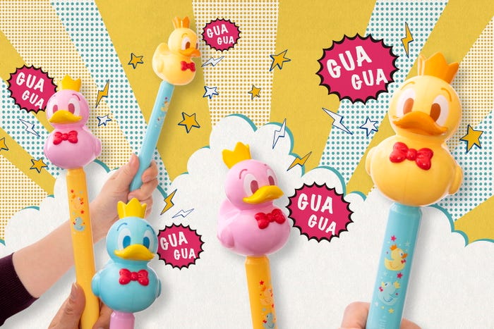 カラフルなダックがついたグワグワスティック(C)Disney