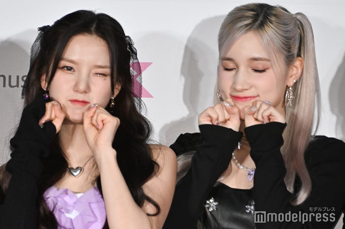 キュートな表情を見せるユジン、ヒュニンバヒエ(C)モデルプレス