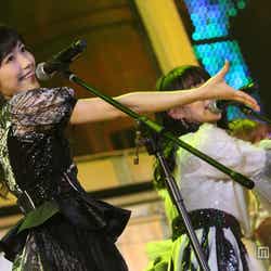 「フライングゲット」/「AKB48 2013真夏のドームツアー~まだまだ、やらなきゃいけないことがある~」札幌ドーム公演より(C)AKS