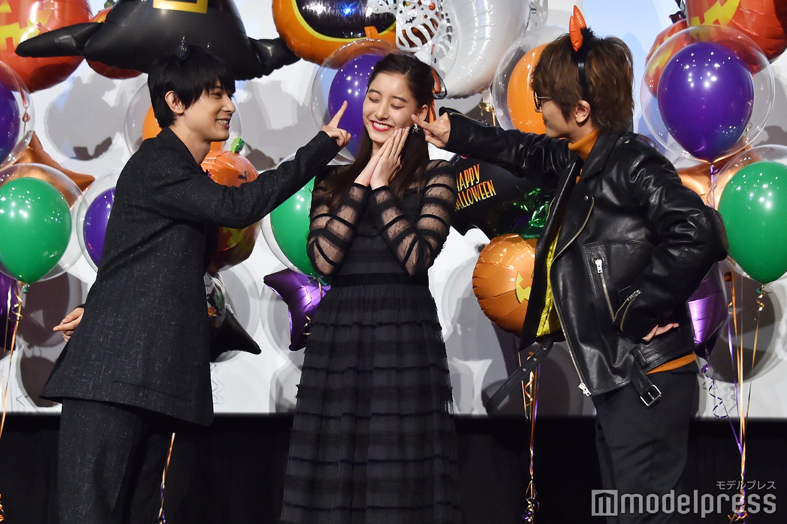 “トリコダンス”を踊った（左から）吉沢亮、新木優子、Nissy （C）モデルプレス