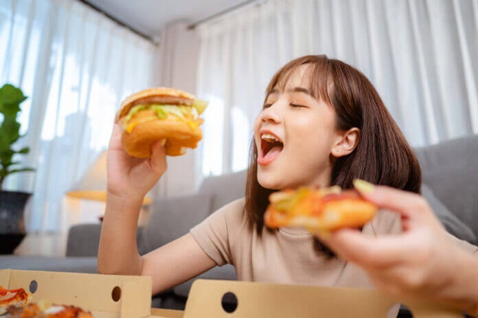 隠しきれない育ちの悪さ……育ちが良い人が絶対にしない行動5選