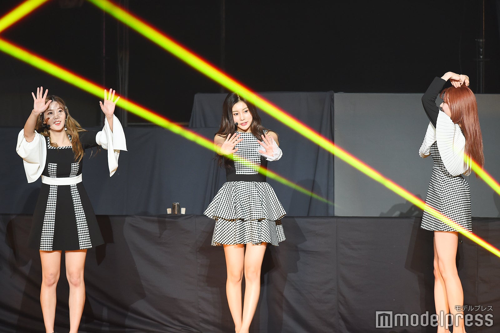 IZ*ONE （C）モデルプレス