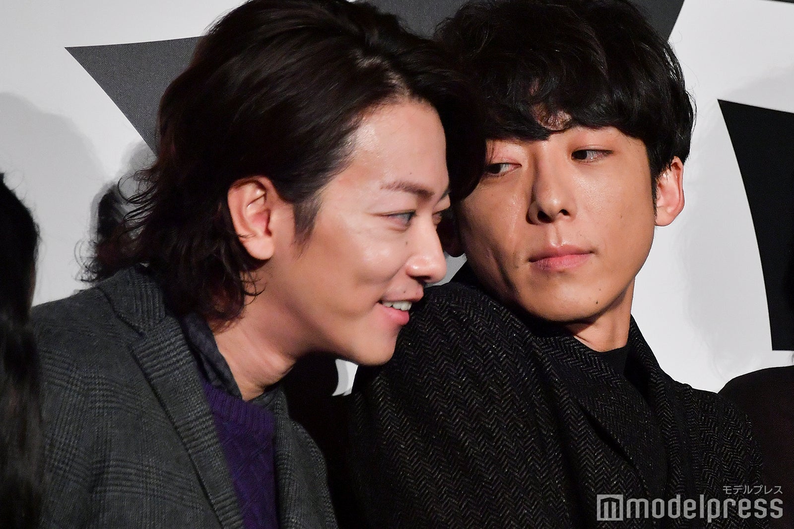 佐藤健に熱い視線を送り続けていた高橋一生 （C）モデルプレス