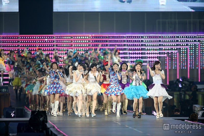 「AKB48 2013 真夏のドームツアー～まだまだ、やらなきゃいけないことがある～」ナゴヤドーム公演2日目より（C）AKS