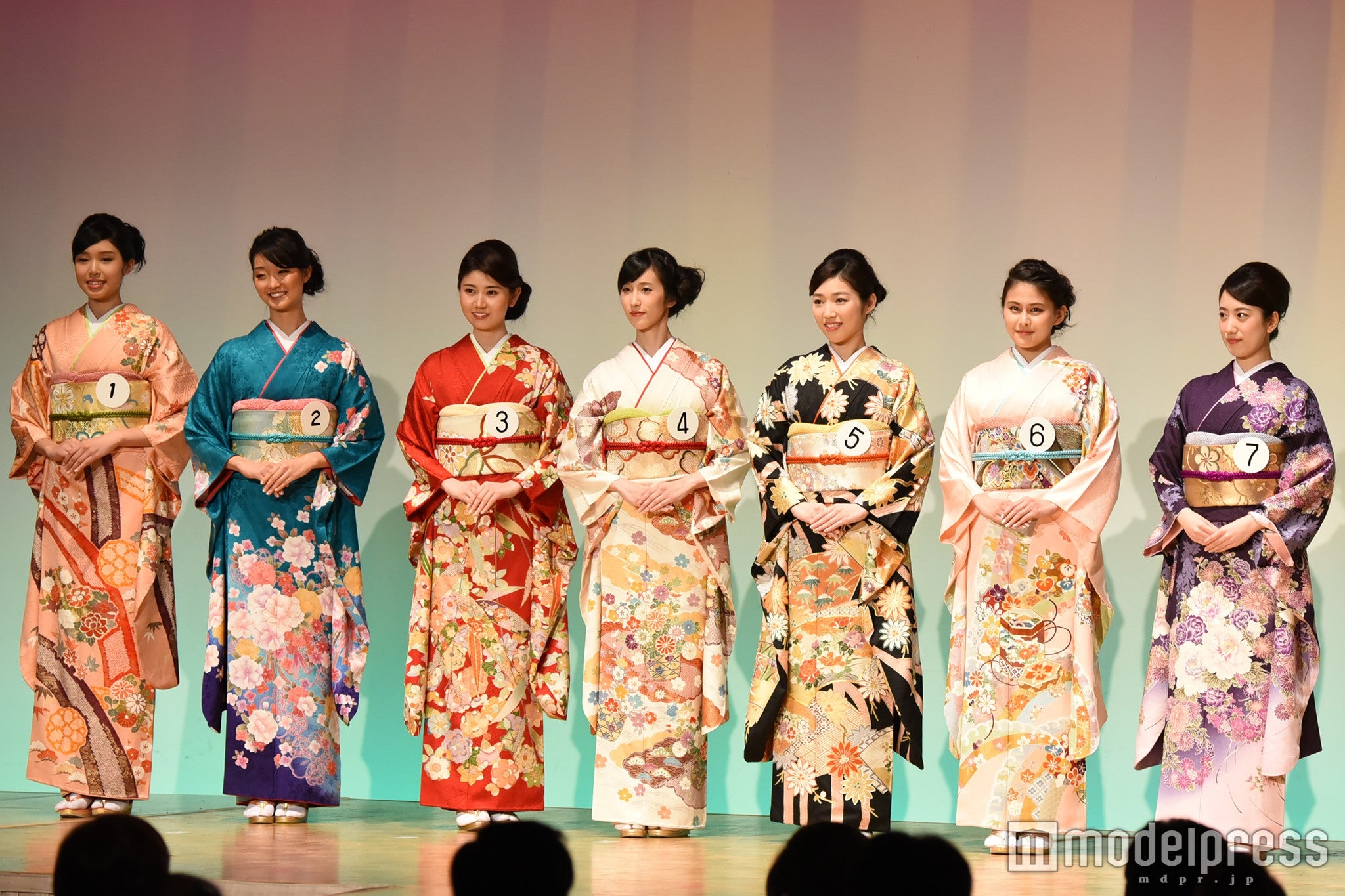 着物審査の様子（C）モデルプレス