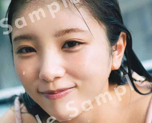 乃木坂46与田祐希、“お気に入り”ピンクの水着姿で笑顔 3rd写真集ポストカード第3弾解禁【ヨーダ】