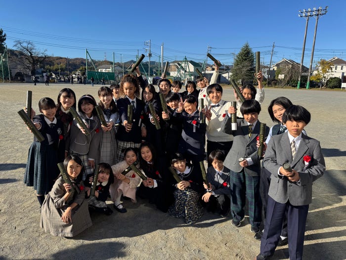 小学校の児童たちのクランクアップの様子(C)日本テレビ