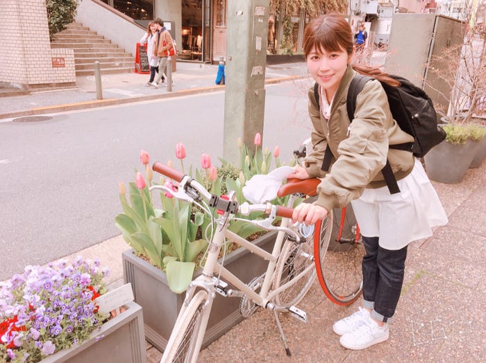 自転車乗るのにはまっています!今の時期はとってもきもちがいい!タイヤまでまっしろでかわいすぎる自慢の自転車ちゃんです。(提供写真)