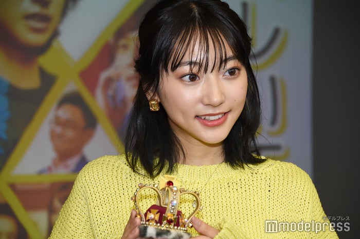 武田玲奈 超ミニスカナース服で飛び降り 爆走 同世代女優の中で抜きん出た存在 と監督絶賛 新しい王様 モデルプレス