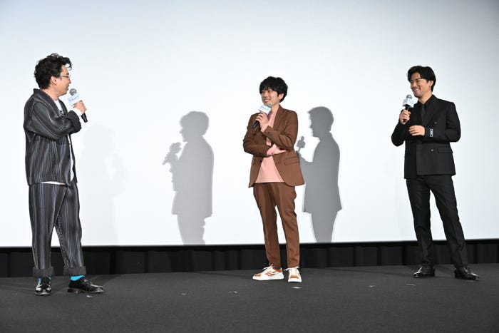 浜野謙太、二宮和也、桐谷健太(C)2023「アナログ」製作委員会(C)T.N GON Co., Ltd.