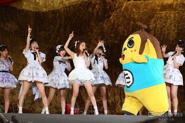 AKB48初の国立に岡村隆史乱入(C)AKS