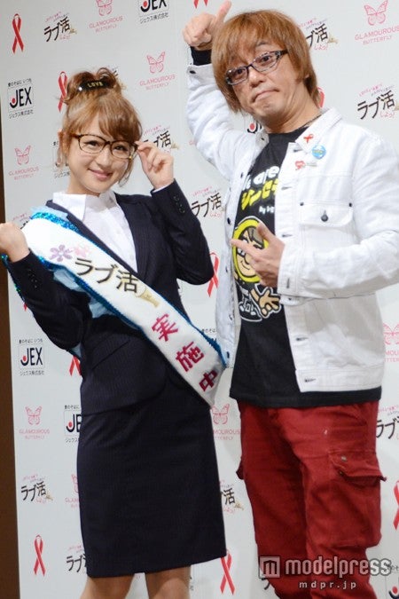 左：鈴木奈々　右：山本シュウ