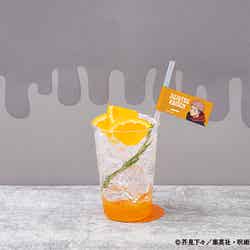 【虎杖悠仁】オレンジソーダ税込880円(C)芥見下々/集英社・呪術廻戦製作委員会