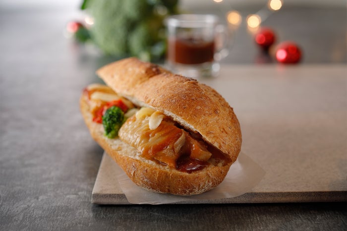 石窯フィローネ ホリデーチキン／画像提供：スターバックス コーヒー ジャパン