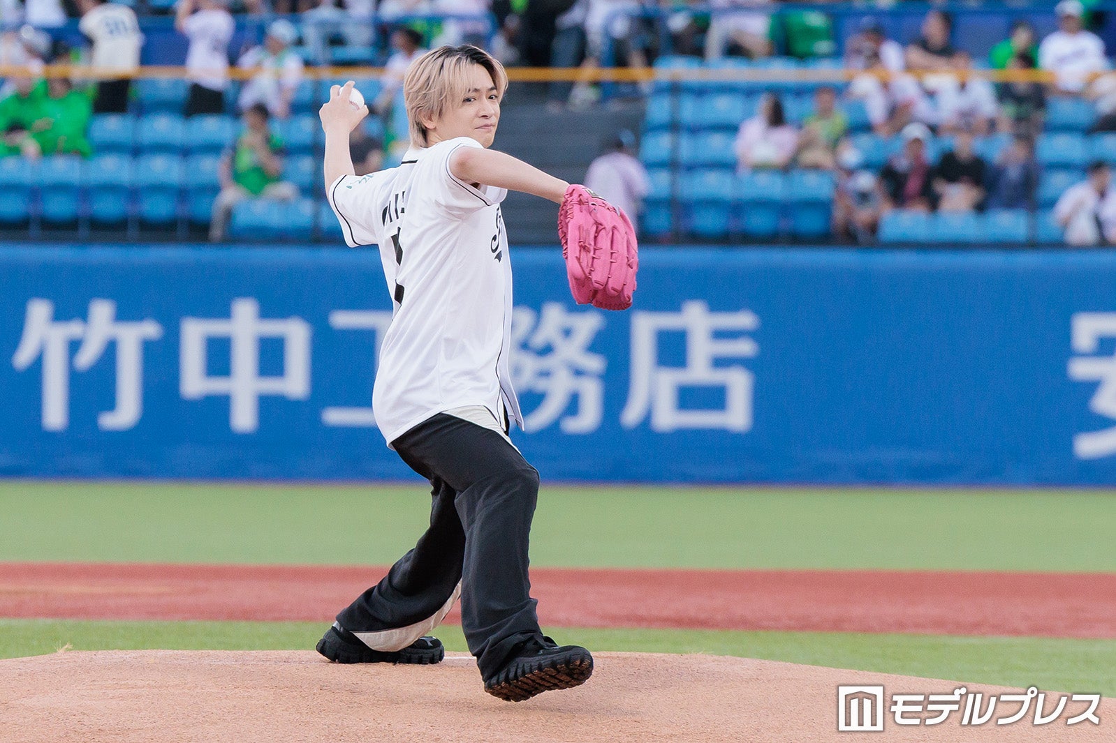Hey! Say! JUMP知念侑李、初ファーストピッチは“50点” ピンクグローブに感じた不安明かす「縁もゆかりも無いようなアイドルが出てきたときに」