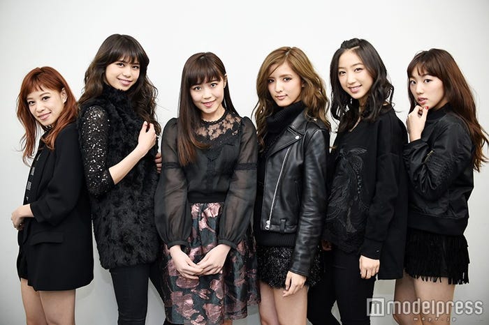 Flower/(左から)中島美央、佐藤晴美、鷲尾伶菜、藤井萩花、坂東希、重留真波(C)モデルプレス