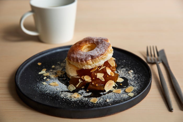 ドーナツアップルパイ￥850（税抜）／画像提供：ストライプインターナショナル