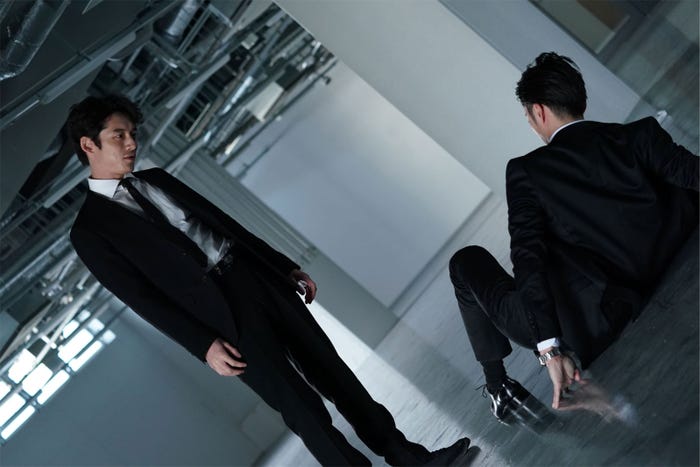 坂口健太郎、金田哲(C)2022 「ヘルドッグス」製作委員会