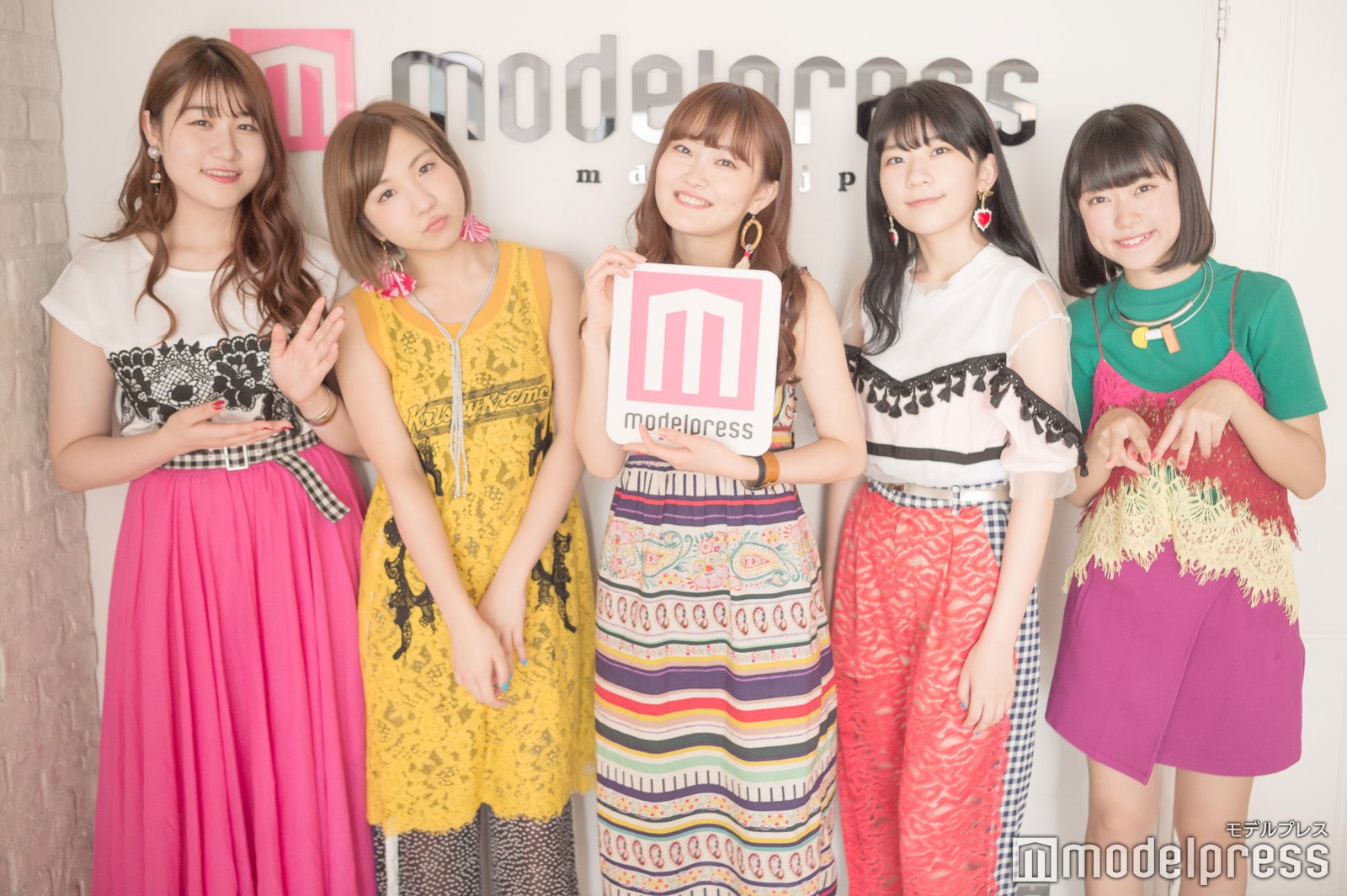 （左から）かれん、MAYU、芹奈、manaka、アサヒ（C）モデルプレス