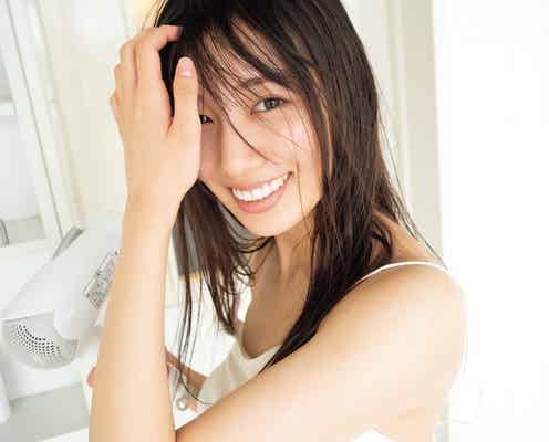 日向坂46河田陽菜、白キャミ姿でドライヤー中 1st写真集「思い出の順番」先行カット公開
