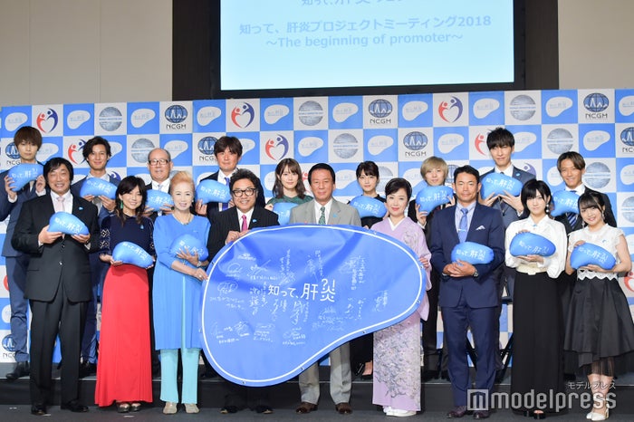 (後列左から)中山優貴、シュネル、平松政次、岩本輝雄、生田絵梨花、若月佑美、千葉涼平、橘慶太、緒方龍一(前列左から)小橋建太、島谷ひとみ、瀬川瑛子、コロッケ、杉良太郎、伍代夏子、仁志敏久、岡田奈々、向井地美音 (C)モデルプレス