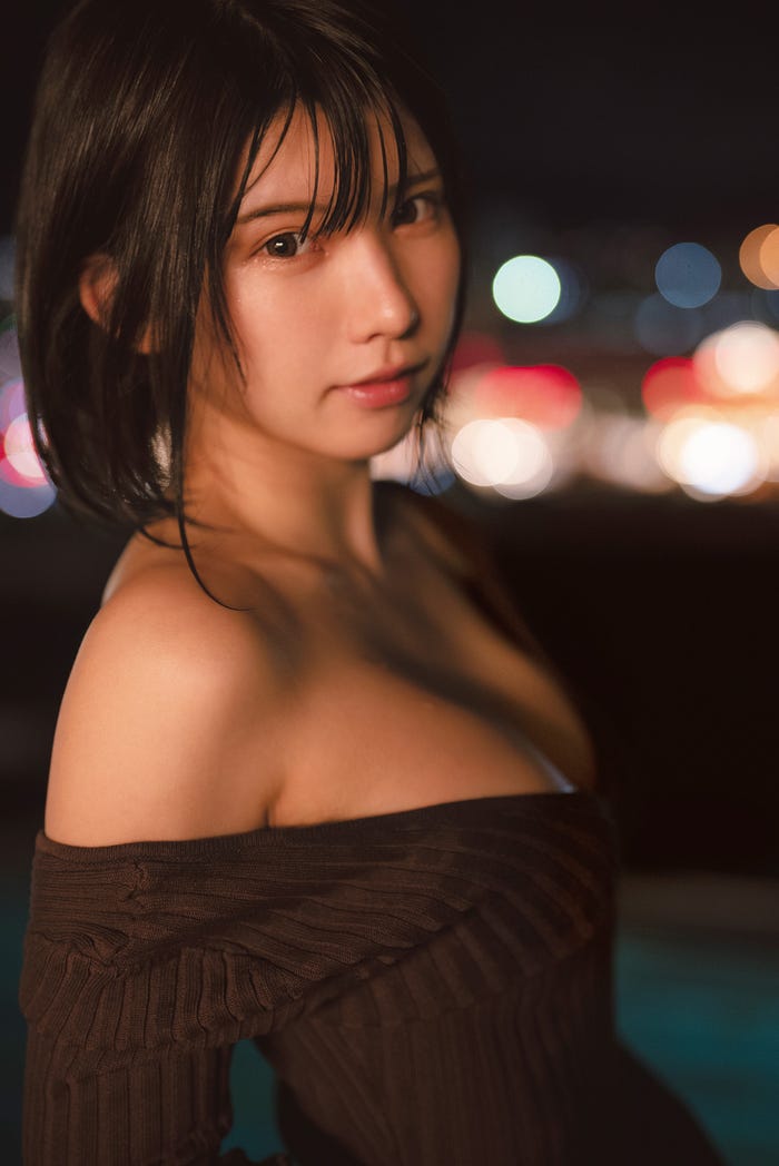 えなこ写真集『OFF COSTUME』特典ポストカード(提供写真)